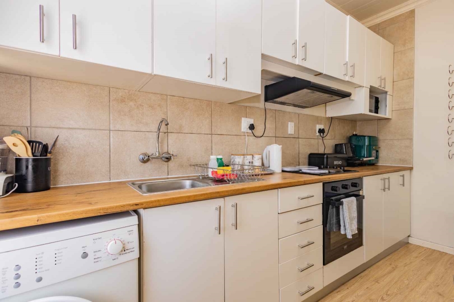 To Let 2 Bedroom Property for Rent in Oakdale Western Cape